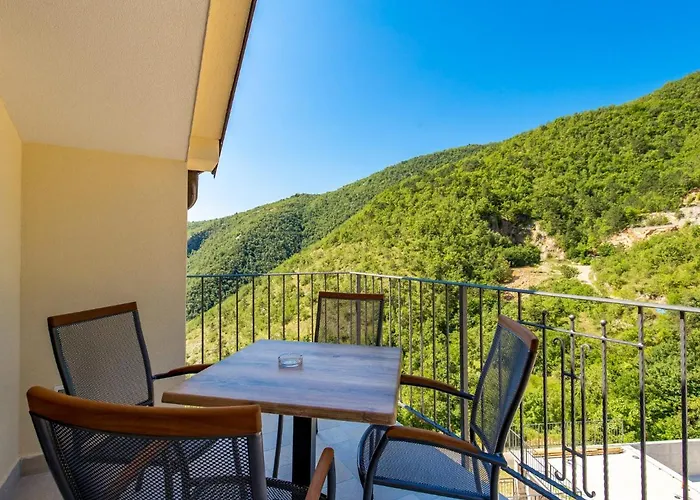 Pansion Betina 4* Laurana