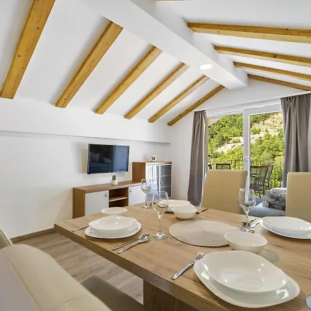 Pansion Betina Lovran