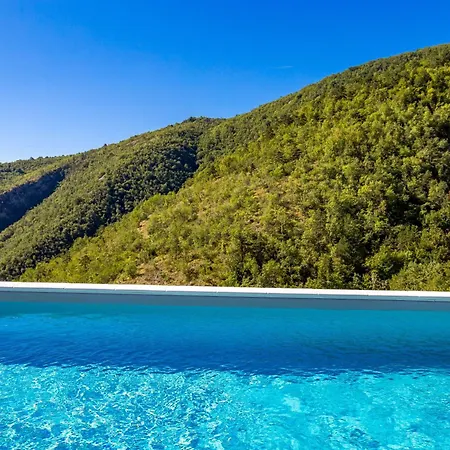 Gasthuis Pansion Betina 4*